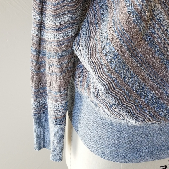 White House Black Market | Scoop Neck Sweater - Picture 4 of 9